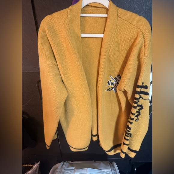 Hufflepuff Harry Potter Cardigan - Picture 2 of 5